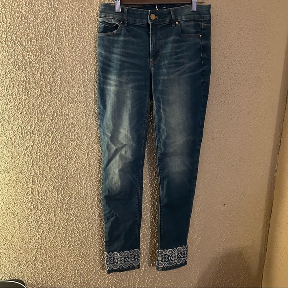 White House Black Market Denim - White House Black Market Women's Jeans Sz 4 Embroidered Bottom Cuff Skinny Crop